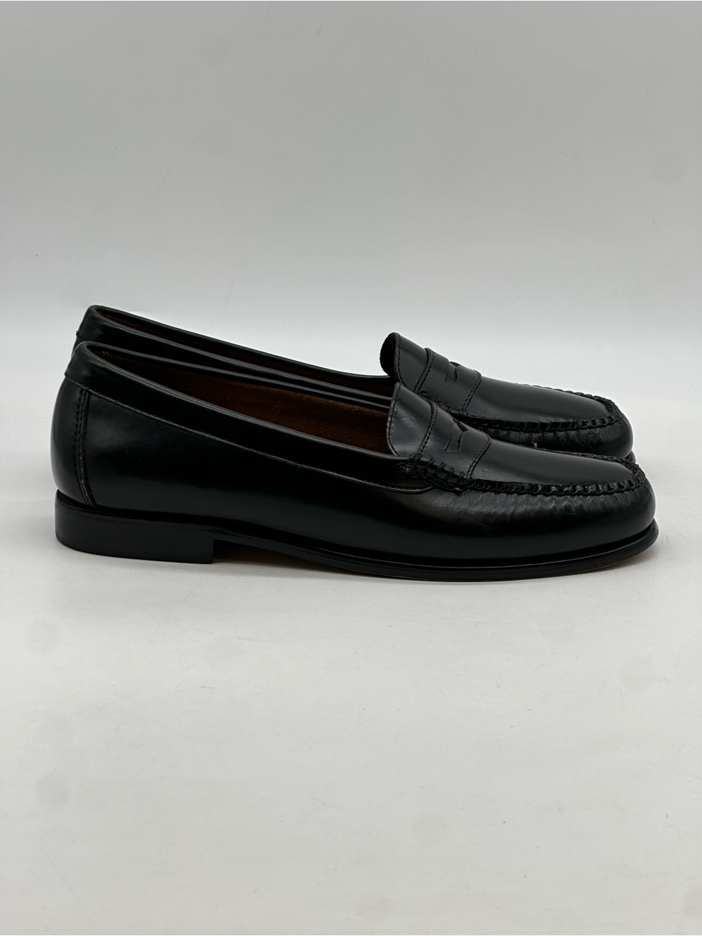 G. H. Bass Weejuns Loafers. Size 9.